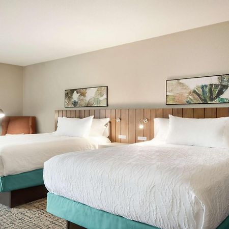 Hilton Garden Inn Dubuque Downtown Екстериор снимка
