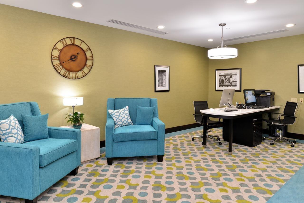 Hilton Garden Inn Dubuque Downtown Екстериор снимка