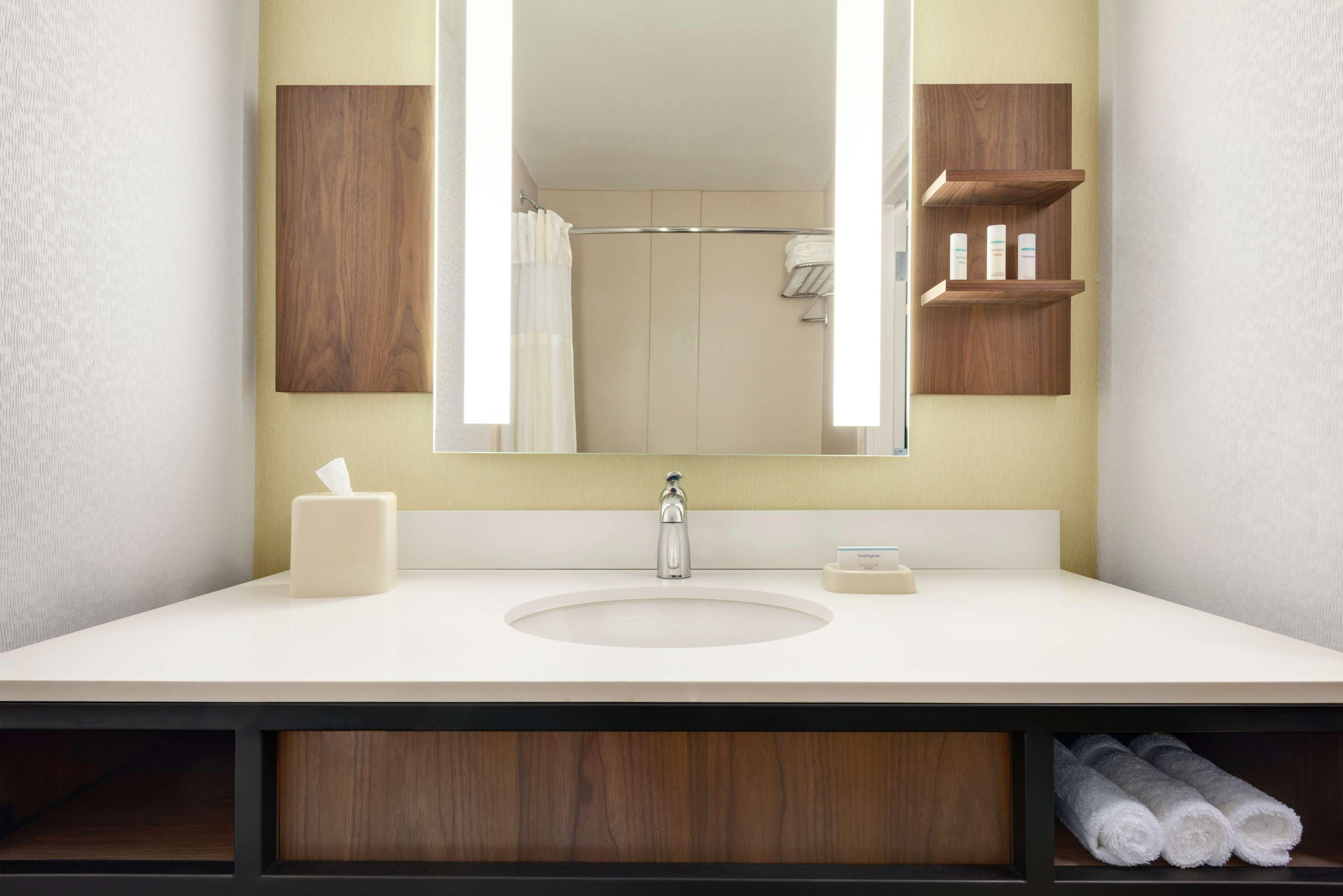 Hilton Garden Inn Dubuque Downtown Екстериор снимка