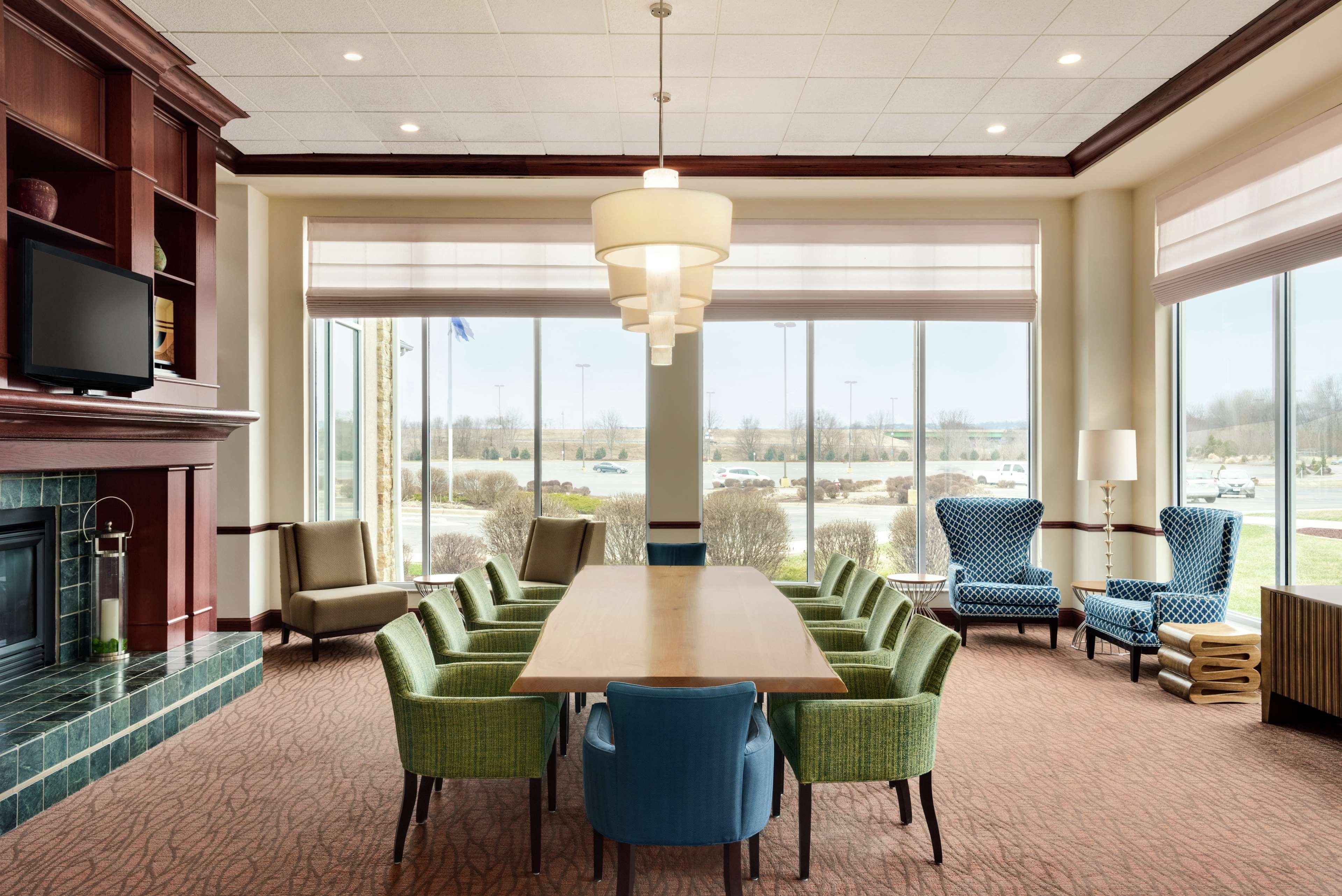 Hilton Garden Inn Dubuque Downtown Екстериор снимка