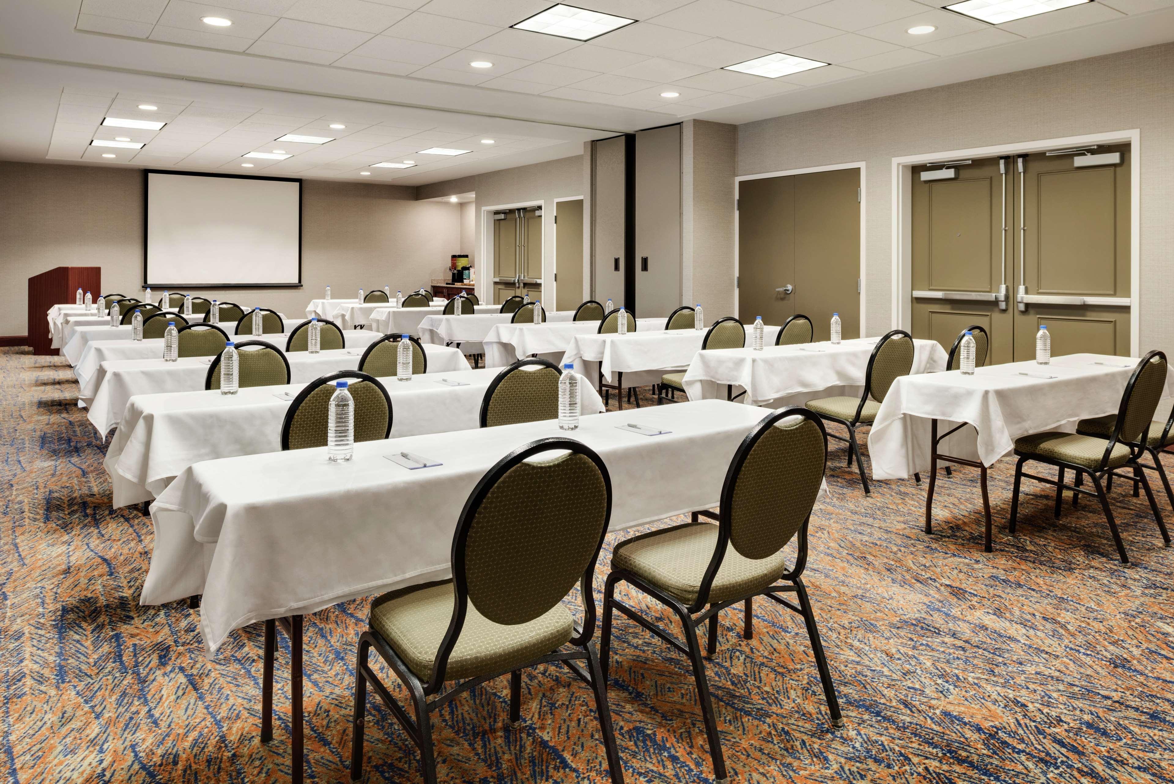 Hilton Garden Inn Dubuque Downtown Екстериор снимка