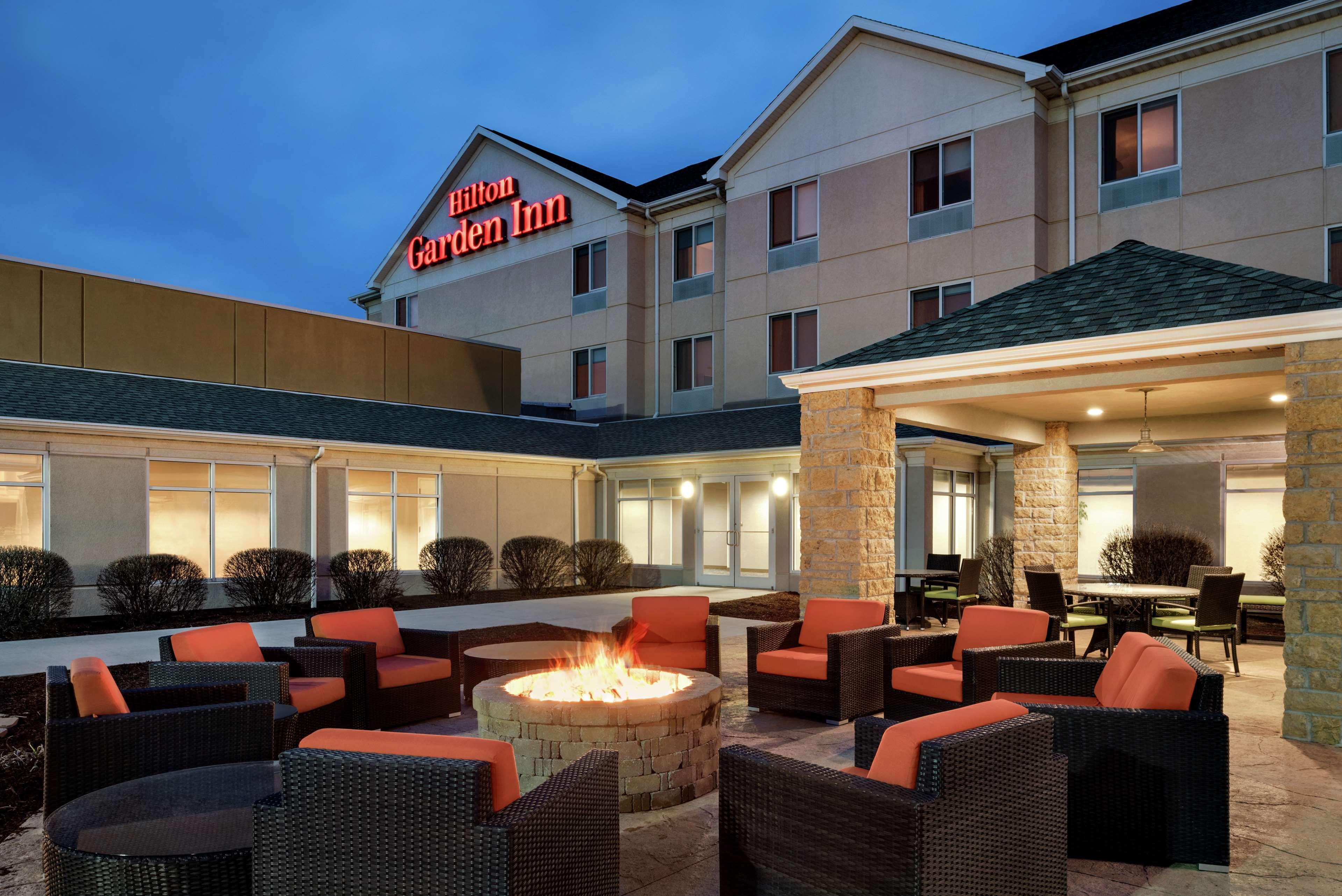 Hilton Garden Inn Dubuque Downtown Екстериор снимка