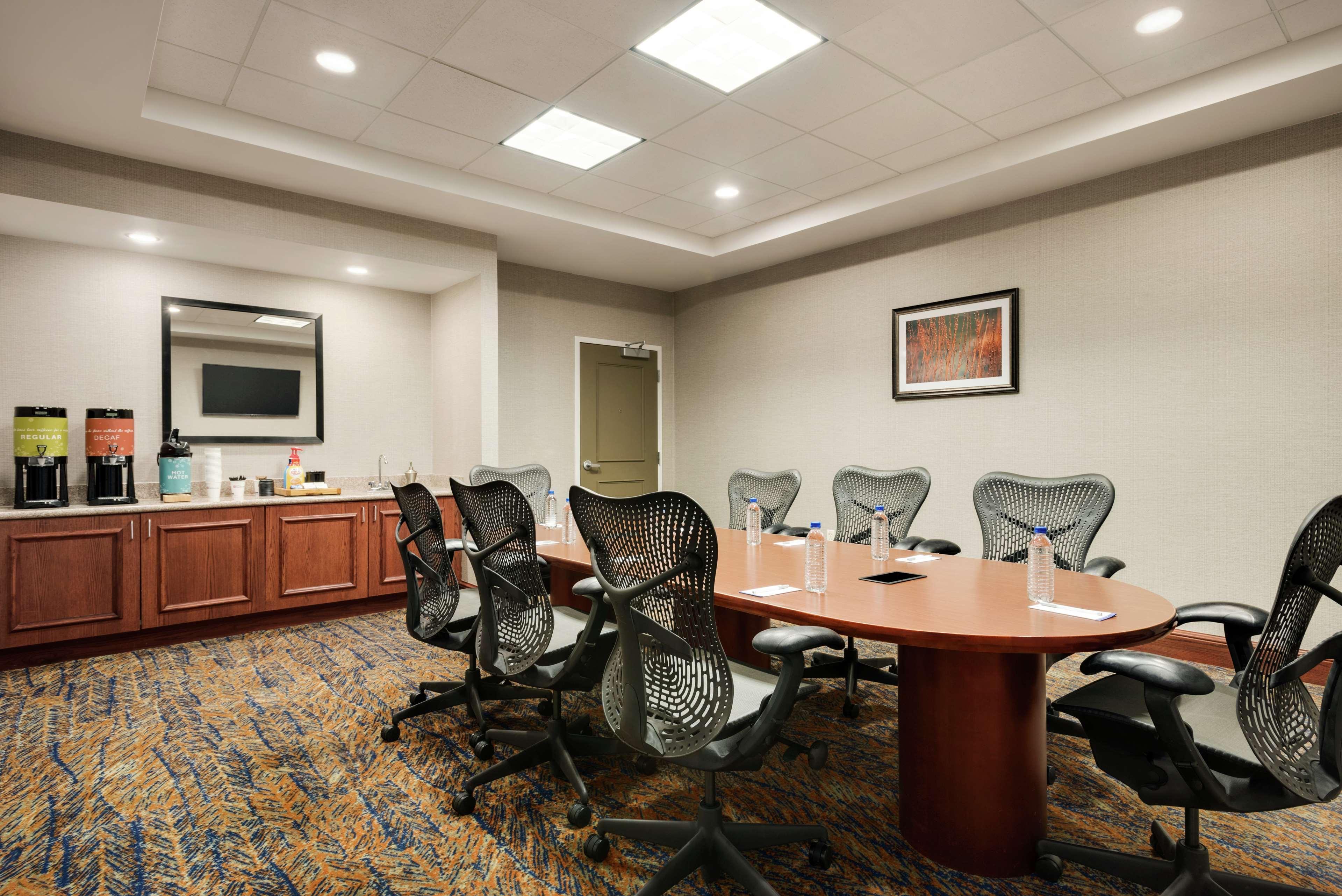 Hilton Garden Inn Dubuque Downtown Екстериор снимка