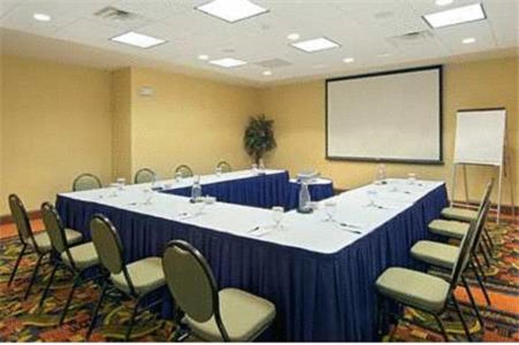 Hilton Garden Inn Dubuque Downtown Екстериор снимка