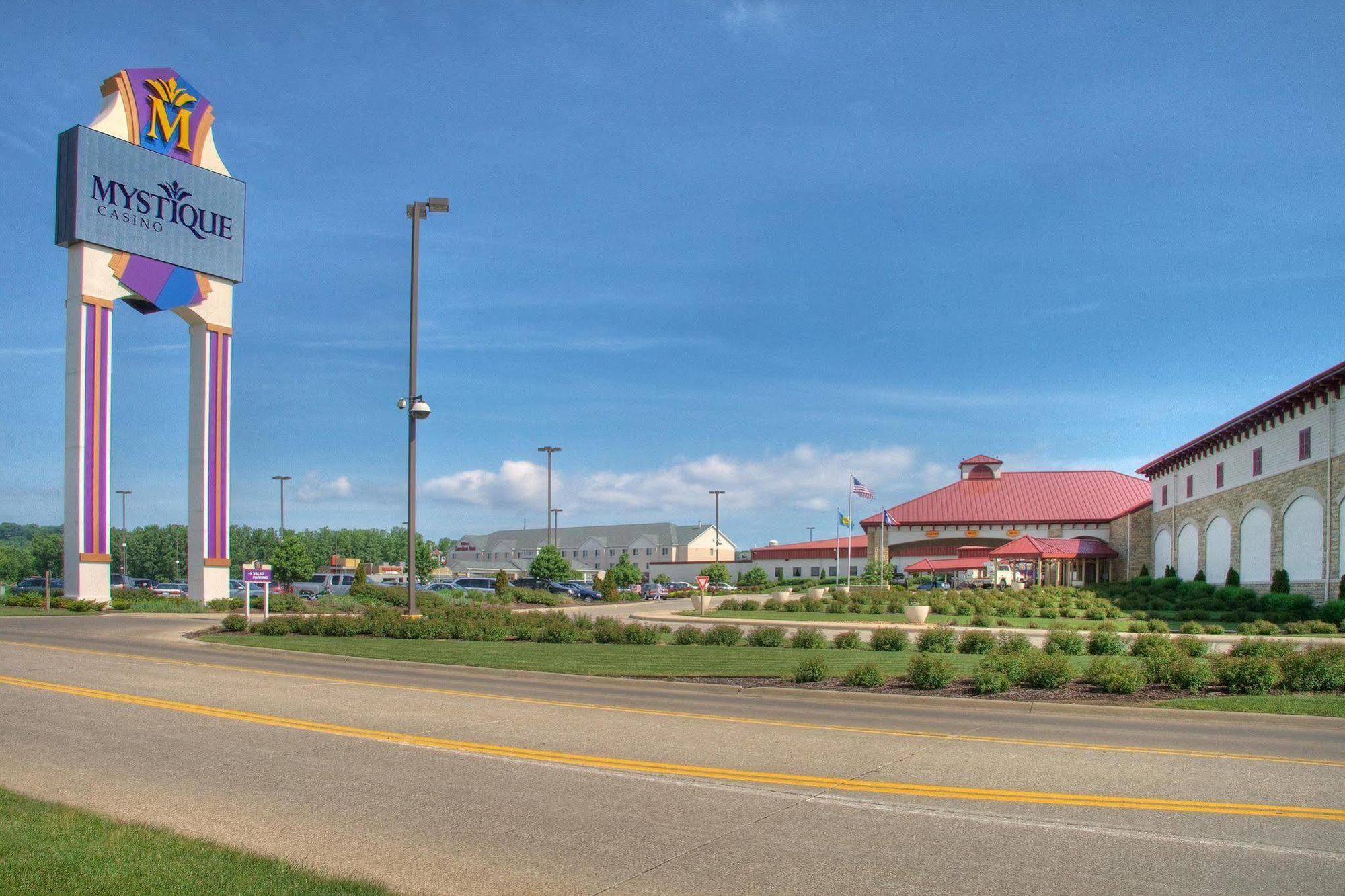 Hilton Garden Inn Dubuque Downtown Екстериор снимка